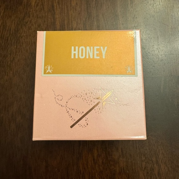 Jeffree Star Setting Powder- Honey - Picture 4 of 5